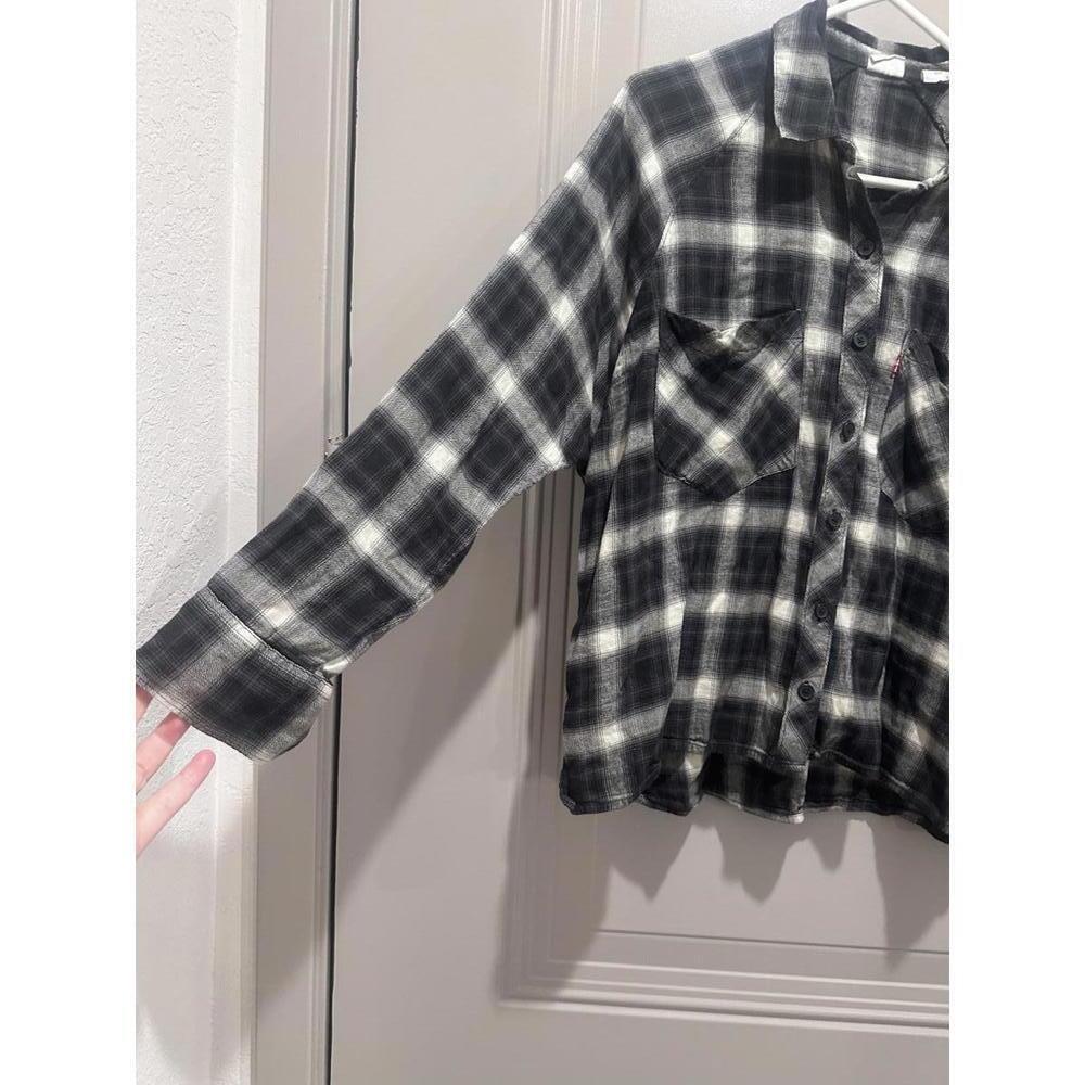 Levi's Black and White Plaid Button-Up Shirt - Picture 2 of 8